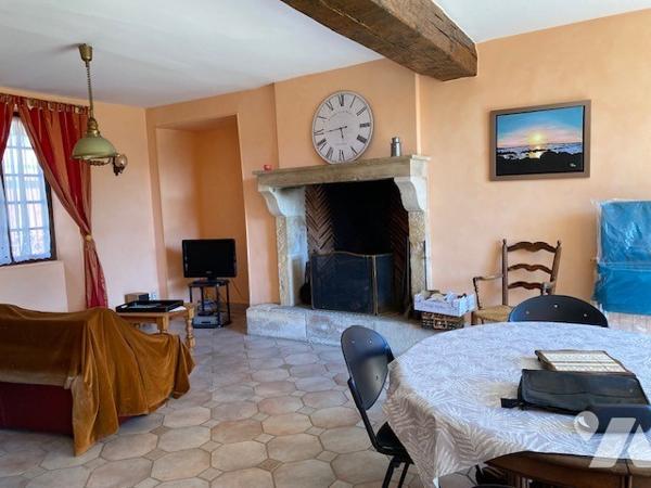 A voir belle maison de bourg avec jardin clos