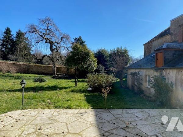 A voir belle maison de bourg avec jardin clos
