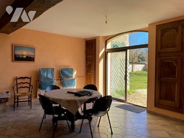 A voir belle maison de bourg avec jardin clos