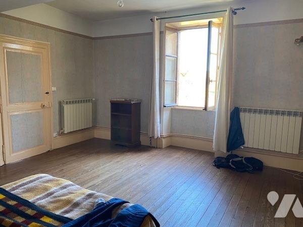 A voir belle maison de bourg avec jardin clos