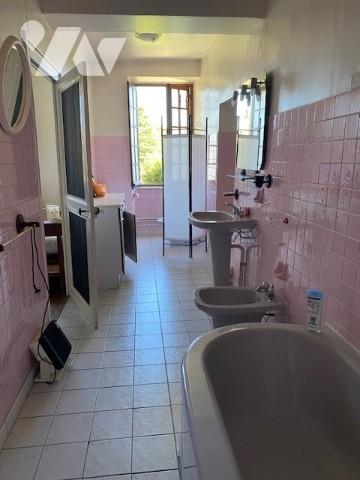 A voir belle maison de bourg avec jardin clos