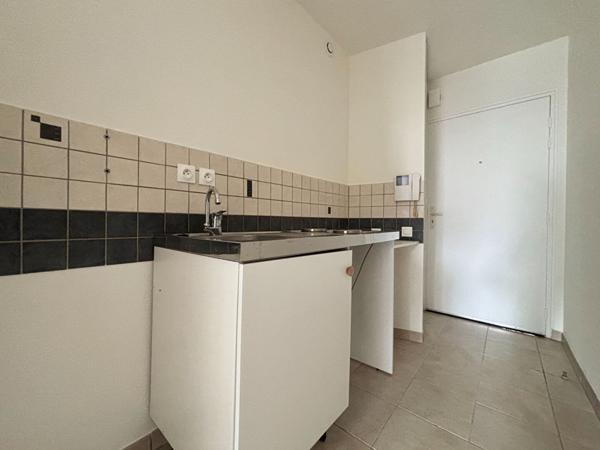 A vendre - Appartement type 1 de 27 m² avec place de stationnement et libre de locataire "Angers Lafayette/ proche Gare"