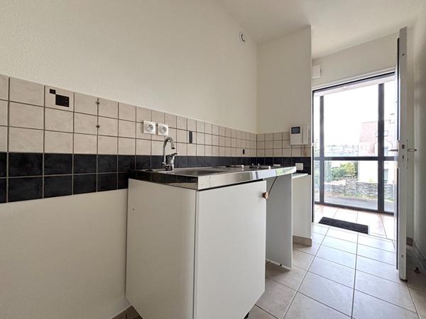 A vendre - Appartement type 1 de 27 m² avec place de stationnement et libre de locataire "Angers Lafayette/ proche Gare"