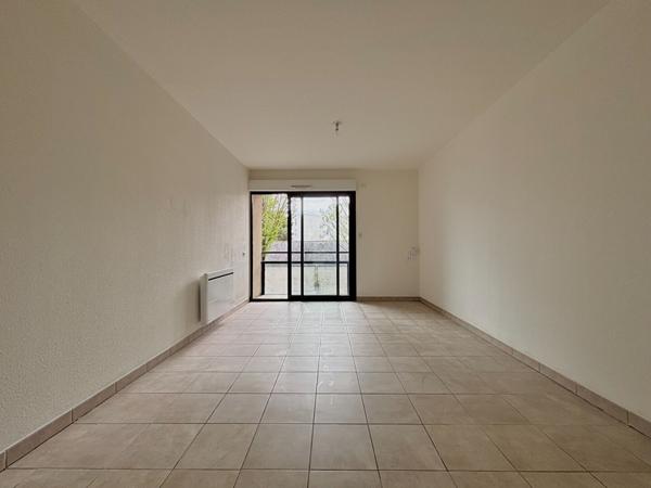 A vendre - Appartement type 1 de 27 m² avec place de stationnement et libre de locataire "Angers Lafayette/ proche Gare"