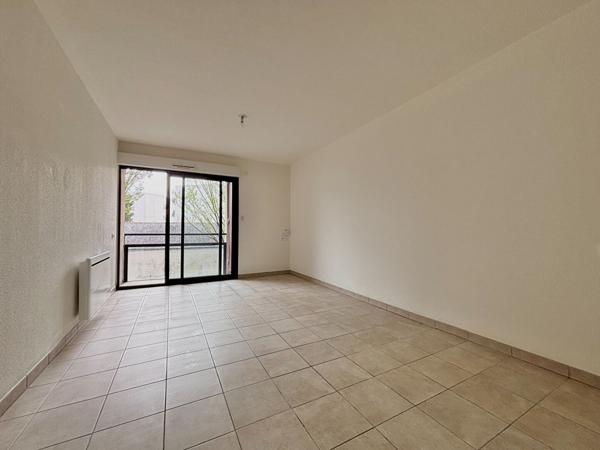 A vendre - Appartement type 1 de 27 m² avec place de stationnement et libre de locataire "Angers Lafayette/ proche Gare"