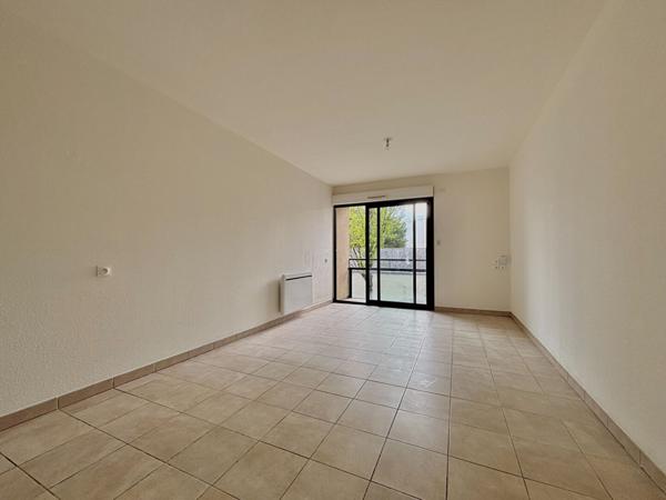 A vendre - Appartement type 1 de 27 m² avec place de stationnement et libre de locataire "Angers Lafayette/ proche Gare"