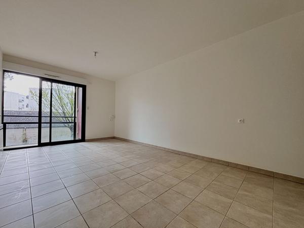 A vendre - Appartement type 1 de 27 m² avec place de stationnement et libre de locataire "Angers Lafayette/ proche Gare"