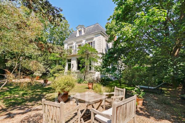 Propriété d'exception: ensemble immobilier de 2 maisons sur terrain arboré de 1400 m2