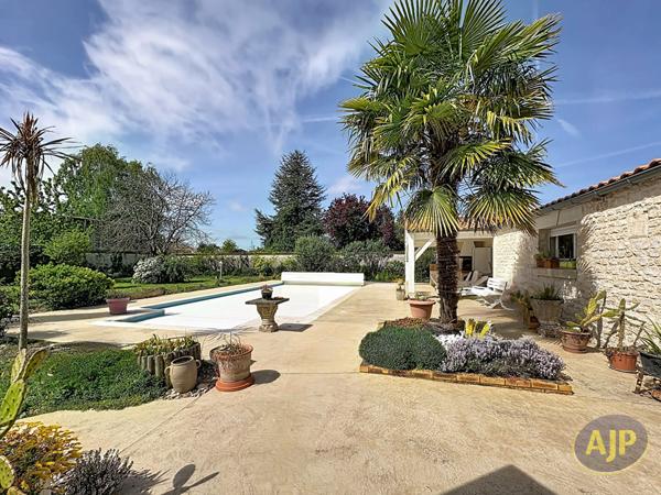 Vente maison Lucon : 399 190 € - AJP Immobilier Luçon