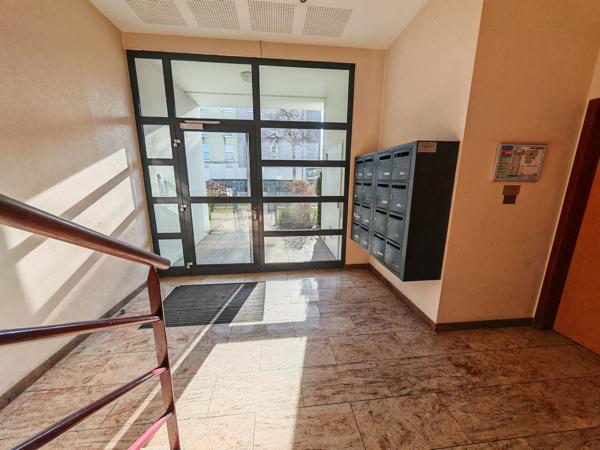 Appartement
                                                                                                                                                                                                                                                                                                                        4 pièce(s)                                                                                                                                                                                                          3 chambre(s)                                                                                                                                                                                                          82  m²