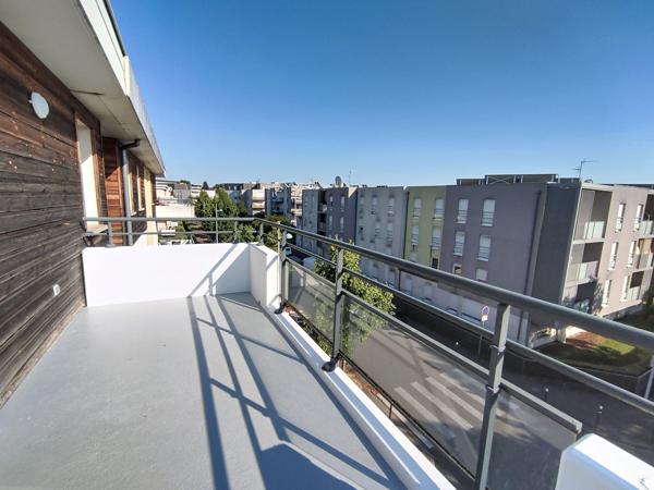 Appartement
                                                                                                                                                                                                                                                                                                                        4 pièce(s)                                                                                                                                                                                                          3 chambre(s)                                                                                                                                                                                                          82  m²