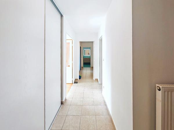 Appartement
                                                                                                                                                                                                                                                                                                                        4 pièce(s)                                                                                                                                                                                                          3 chambre(s)                                                                                                                                                                                                          82  m²