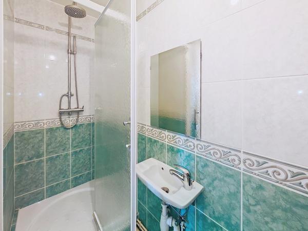 Appartement
                                                                                                                                                                                                                                                                                                                        4 pièce(s)                                                                                                                                                                                                          3 chambre(s)                                                                                                                                                                                                          82  m²