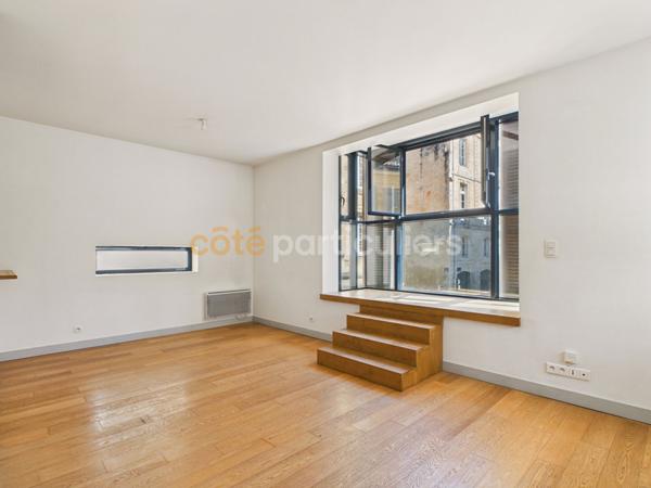 Vente
                Appartement68 m² - 3 Pièces -
                    Bordeaux (33800)