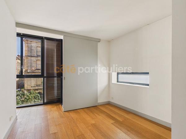 Vente
                Appartement68 m² - 3 Pièces -
                    Bordeaux (33800)