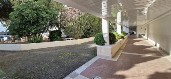 Appartement
         2 pièces
        - 50 m² 399 900 € *