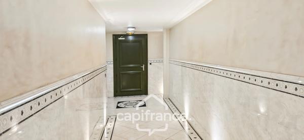 Appartement à vendre 4 pièces SANARY SUR MER (83) + 2 garages + Parking.