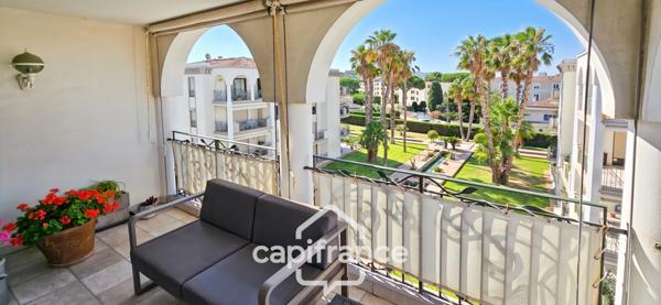 Appartement à vendre 4 pièces SANARY SUR MER (83) + 2 garages + Parking.