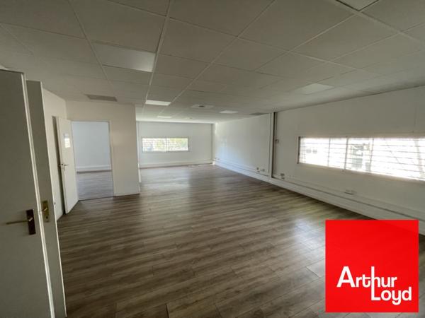 Bureaux à louer 114 m² à Montpellier Parc 2000 avec parkings privatifs