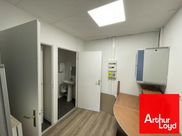 Bureaux à louer 114 m² à Montpellier Parc 2000 avec parkings privatifs