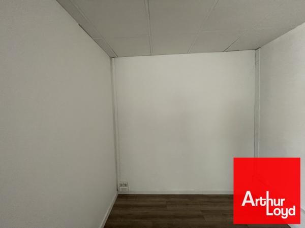 Bureaux à louer 114 m² à Montpellier Parc 2000 avec parkings privatifs