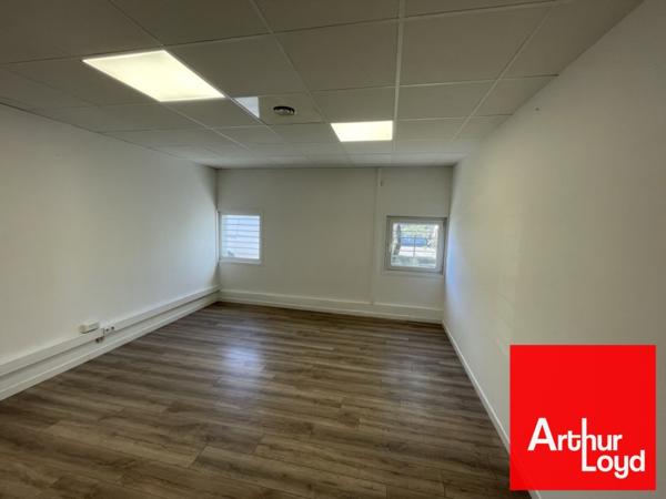 Bureaux à louer 114 m² à Montpellier Parc 2000 avec parkings privatifs