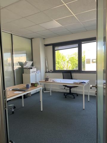 Bureaux à louer 270 m² Roissy-en-France proche aéroport CDG terrasse privée