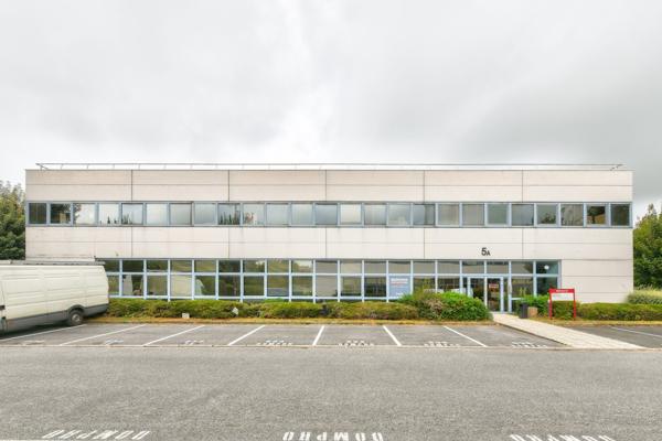 Bureaux à louer 270 m² Roissy-en-France proche aéroport CDG terrasse privée