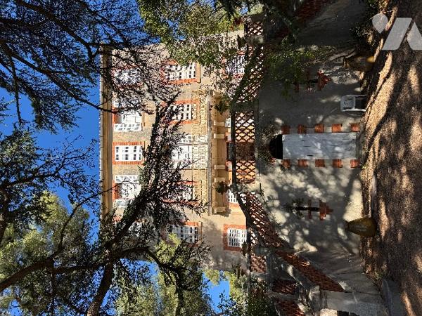 L'Etude Maubé vend une magnifique propriété de charme de plus de 500m2 située à Cassis.