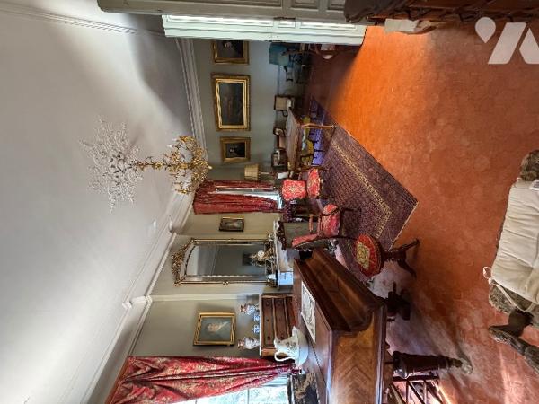 L'Etude Maubé vend une magnifique propriété de charme de plus de 500m2 située à Cassis.