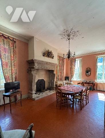 L'Etude Maubé vend une magnifique propriété de charme de plus de 500m2 située à Cassis.