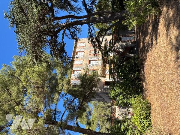 L'Etude Maubé vend une magnifique propriété de charme de plus de 500m2 située à Cassis.