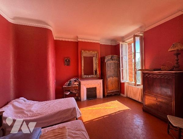 L'Etude Maubé vend une magnifique propriété de charme de plus de 500m2 située à Cassis.