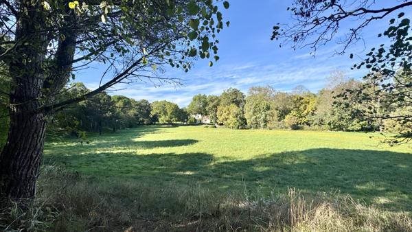 « Propriété à vendre Nieul sur Mer » 1 575 000 € FAI* PROPRIÉTÉ UNIQUE AU COEUR D'UN PARC DE 2 HECTARES