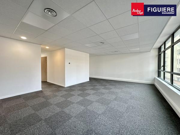 BUREAUX DE TRÈS BON STANDING EN CV D'AIX AVEC PARKING