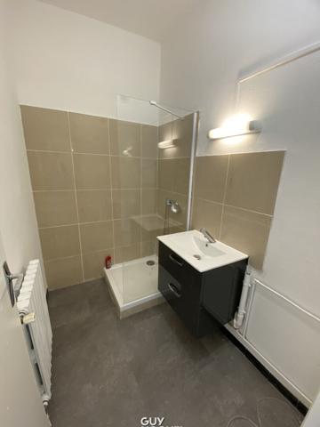 Maison rénovée avec garage et dépendances ? Montceau-les-Mines