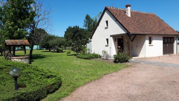 Maison à vendre à Saint-Amand-Montrond dans le Cher (18200), ref : 1047800LA