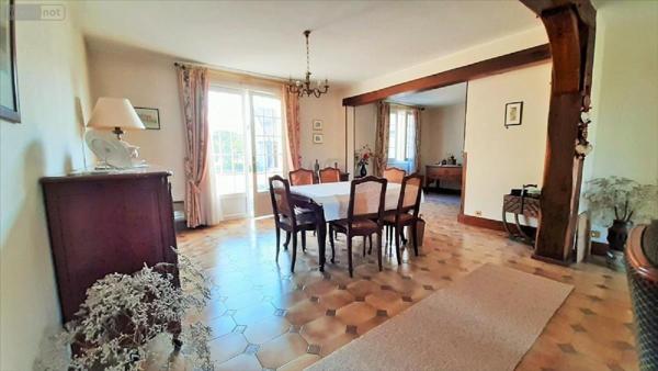 Maison à vendre à Saint-Amand-Montrond dans le Cher (18200), ref : 1047800LA