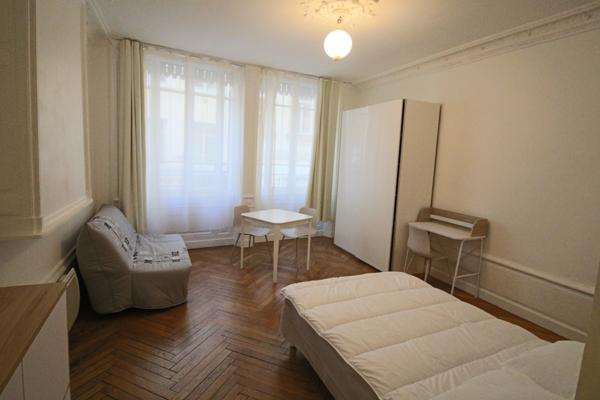 Lyon (69001) Studio meublé tt équipé - rue Neuve - prochainement Disponible !