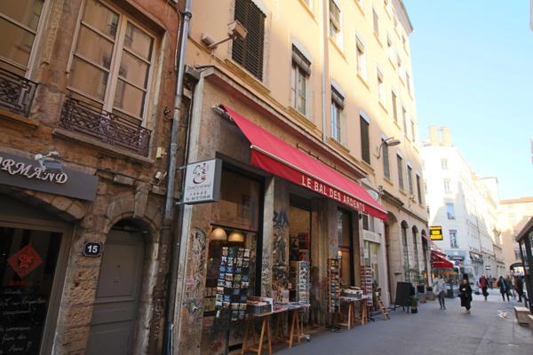 Lyon (69001) Studio meublé tt équipé - rue Neuve - prochainement Disponible !