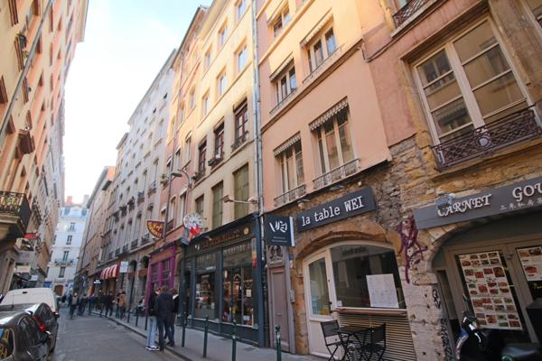 Lyon (69001) Studio meublé tt équipé - rue Neuve - prochainement Disponible !
