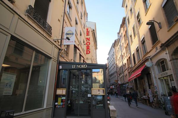 Lyon (69001) Studio meublé tt équipé - rue Neuve - prochainement Disponible !