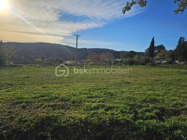 Terrain de 1 070 m²