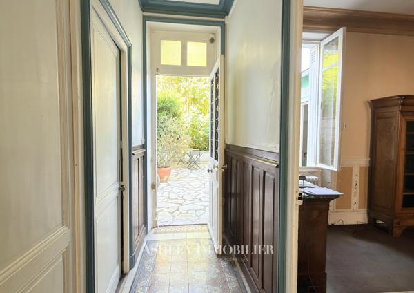 À VENDRE - MAISON DE CARACTÈRE À RAFRAICHIR - LA ROCHELLE - LA GENETTE