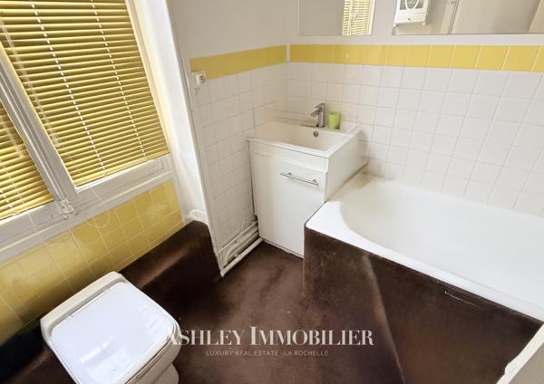 À VENDRE - MAISON DE CARACTÈRE À RAFRAICHIR - LA ROCHELLE - LA GENETTE