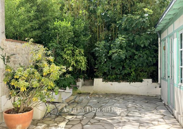 À VENDRE - MAISON DE CARACTÈRE À RAFRAICHIR - LA ROCHELLE - LA GENETTE