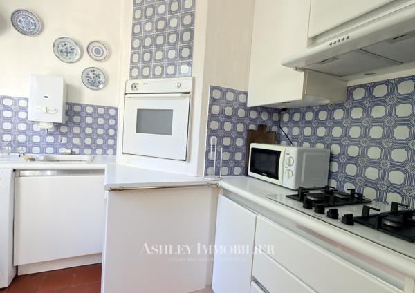À VENDRE - MAISON DE CARACTÈRE À RAFRAICHIR - LA ROCHELLE - LA GENETTE