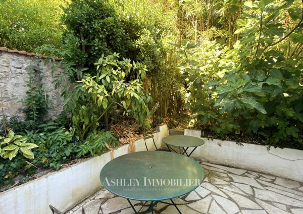 À VENDRE - MAISON DE CARACTÈRE À RAFRAICHIR - LA ROCHELLE - LA GENETTE
