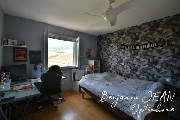 À Sauvian – Rare : maison 4 faces avec piscine, sans vis-à-vis, dans un environnement très recherché