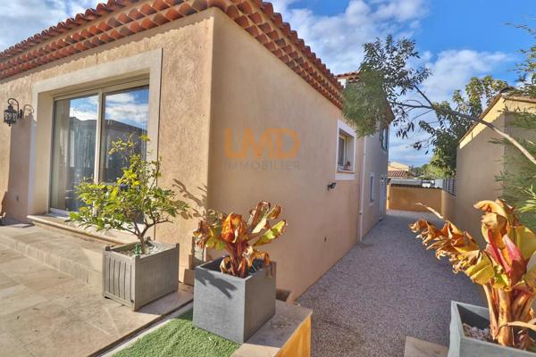 Maison avec piscine et double garage dans un environnement calme